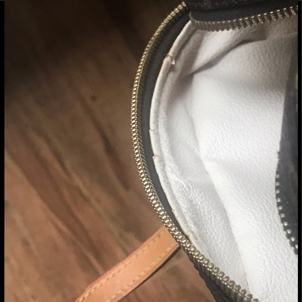 SOLD Louis Vuitton Spontini Additional Pictures
